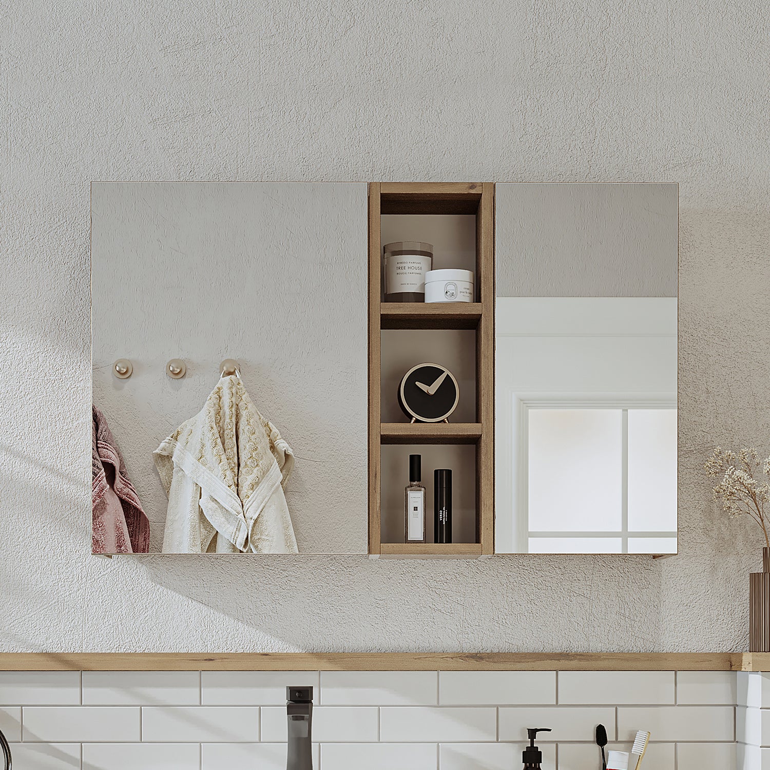 Roomart Badezimmerspiegelschrank "Lotus“ – 65/75/95 cm – in Eiche – moderner Badschrank mit Spiegel -  badezimmerspiegelschrank, mirror, lichtschalter, badspiegelschrank, geringe, tiefe, schiebetür, steckdose, eckspiegelschrank, smarter, badhängeschränkch