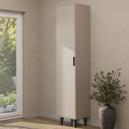 Hochschrank NORD neben Schuhschrank und Garderobenpaneel der Serie NORD