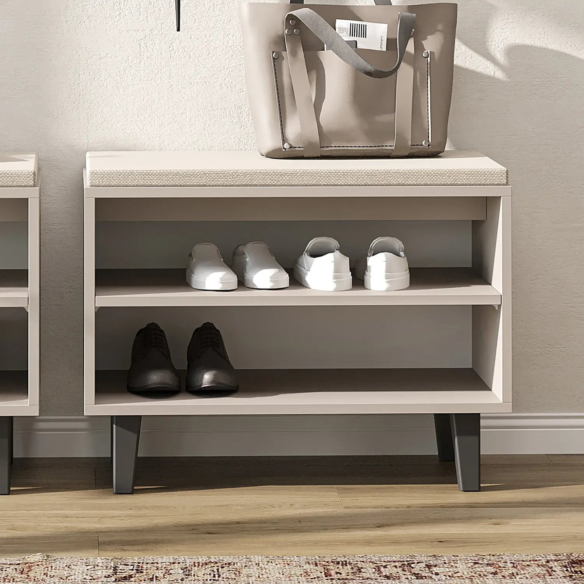 Sitzbank NORD als Schuhregal mit Sneakern und Hausschuhen