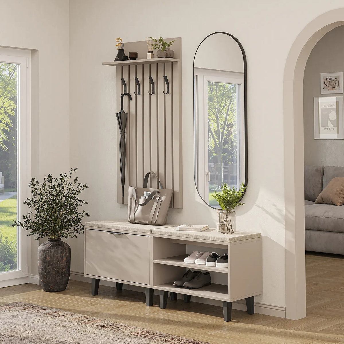 Garderobenset NORD in Beige mit geöffneter Schuhklappe und offener Sitzbank